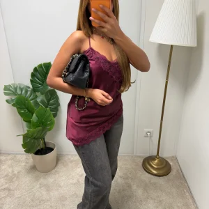 Top a dentelle  Rita (modèle court)