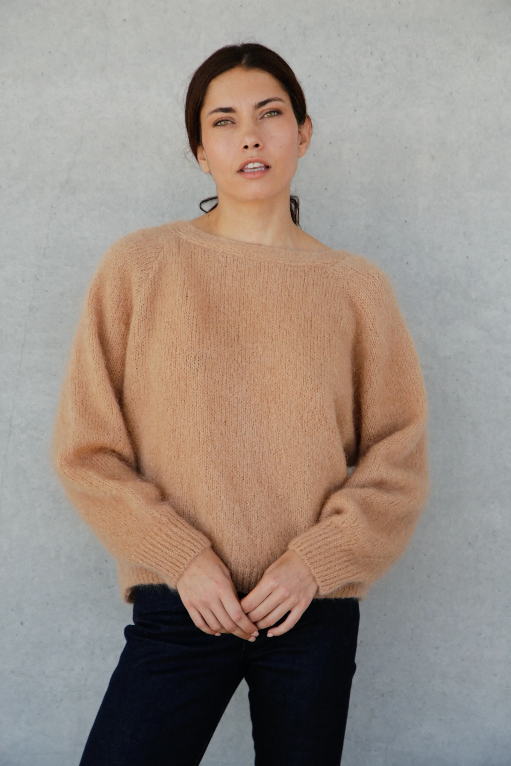 Pull en mohair Flore dos noué Noisette – Image 2