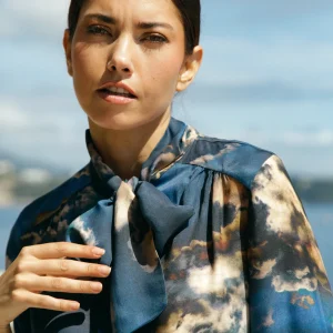 Blouse Mia col lavallière imprimé "nuage"