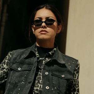 Veste Suzi sans manche avec clous en denim gris