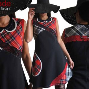 Robe écossais rouge gris col claudine noire dentelle createur