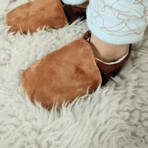 Chaussons en cuir bébé brique color block