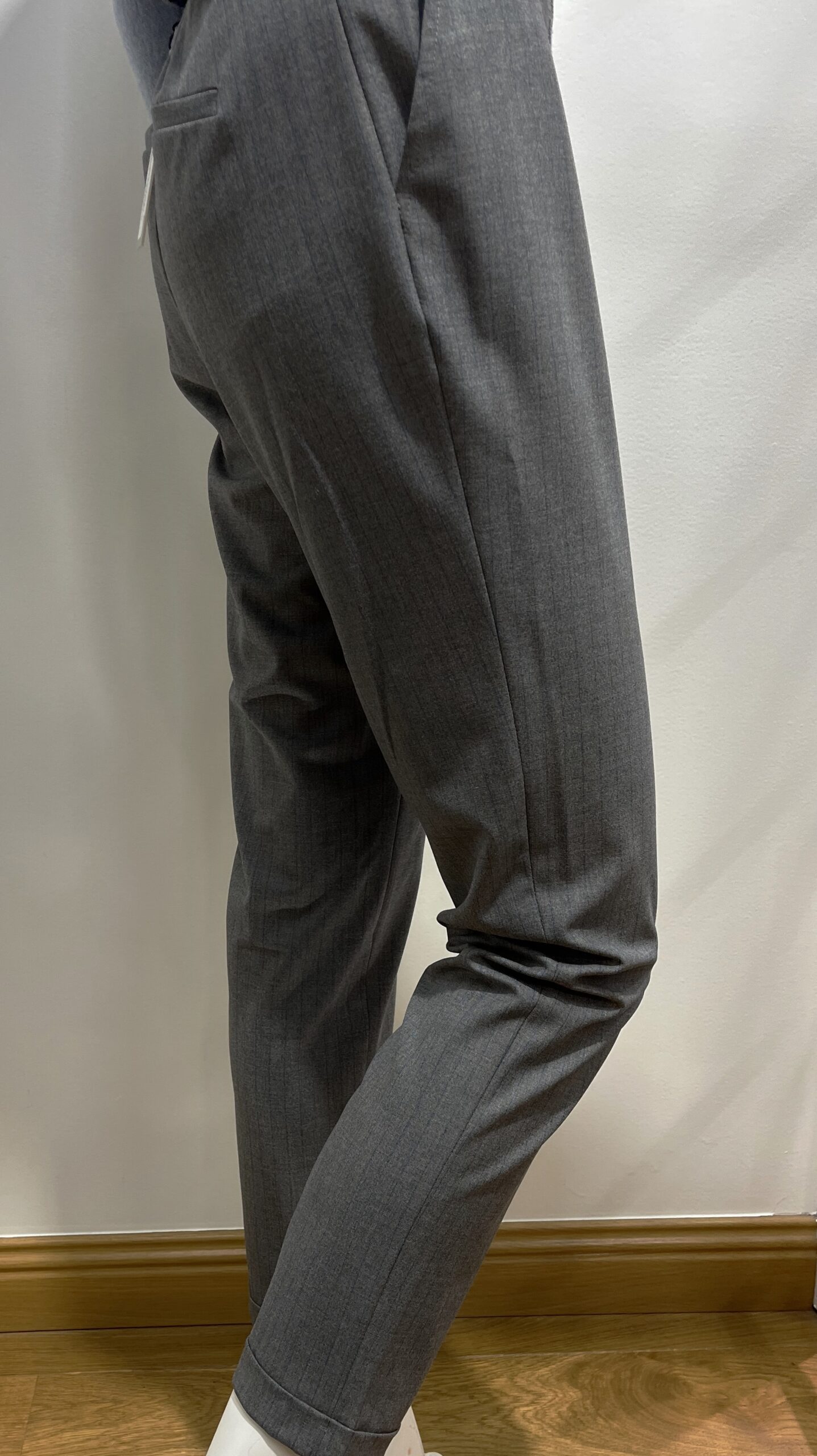 Pantalon gris à rayures Kayan – Image 2