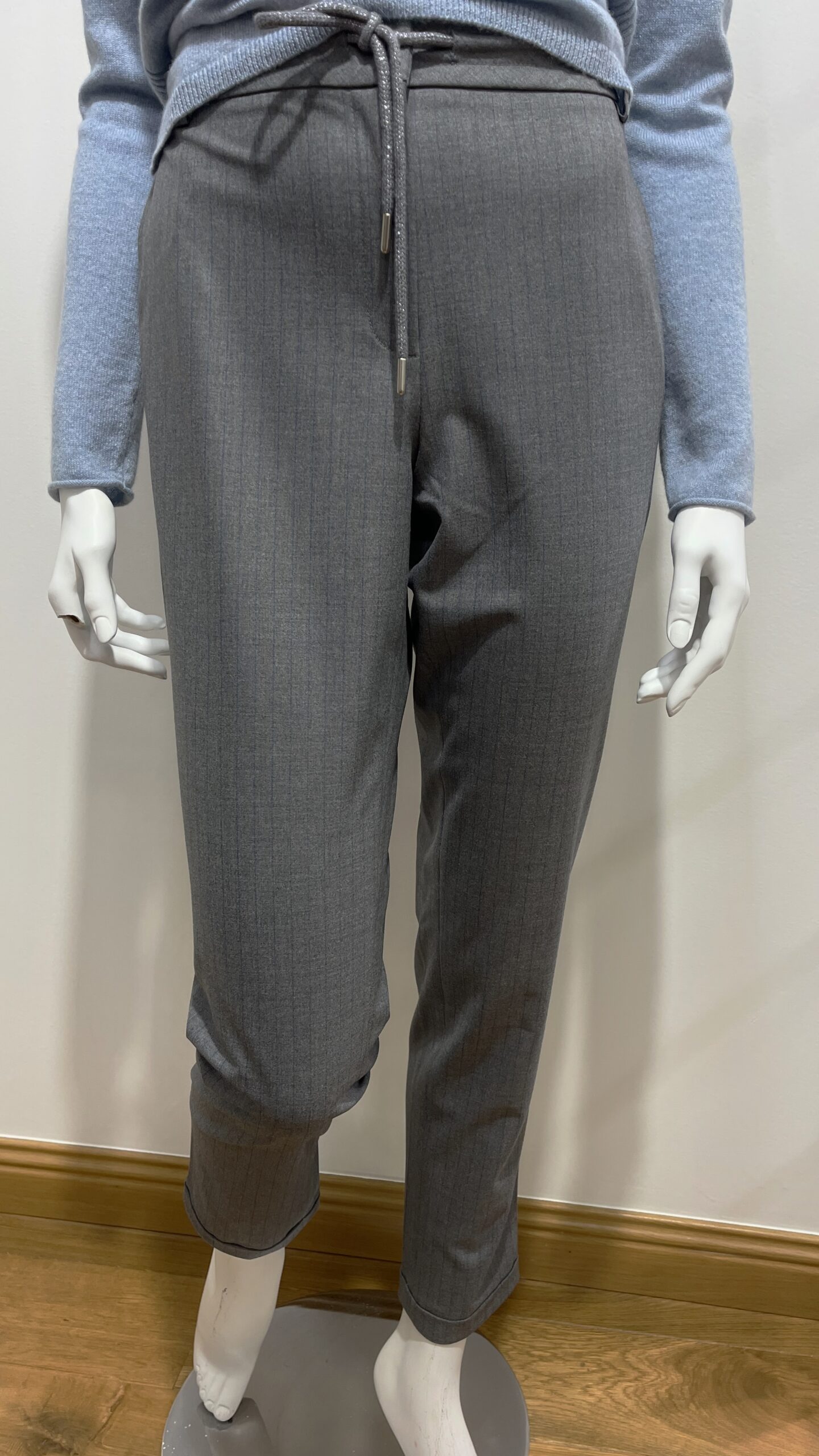 Pantalon gris à rayures Kayan