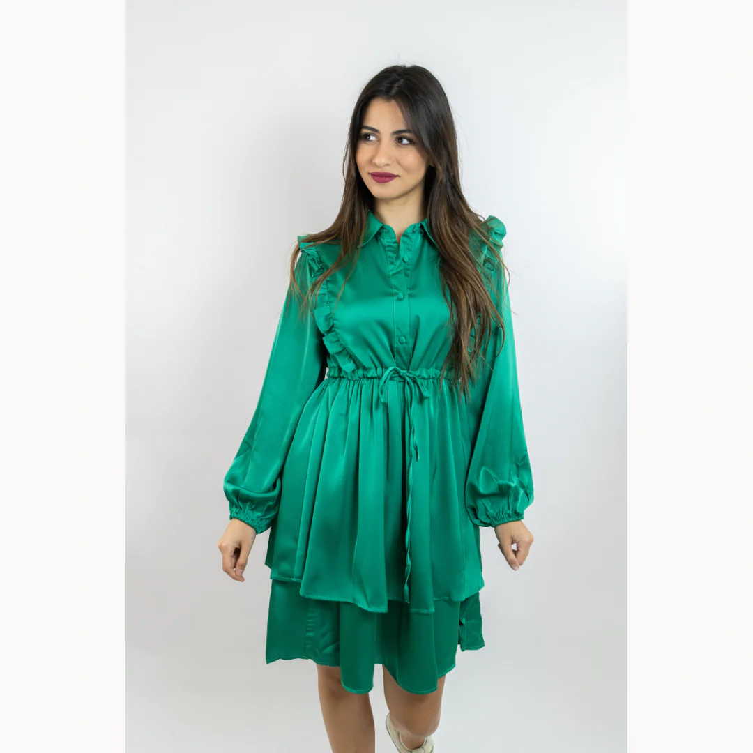 Robe courte satinée boutonnée à volants – Image 5