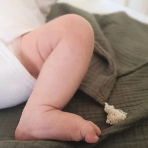 Lange bébé coton bio kaki 70×70 cm