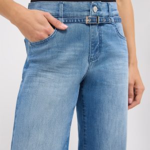 Jean&rsquo;s Large