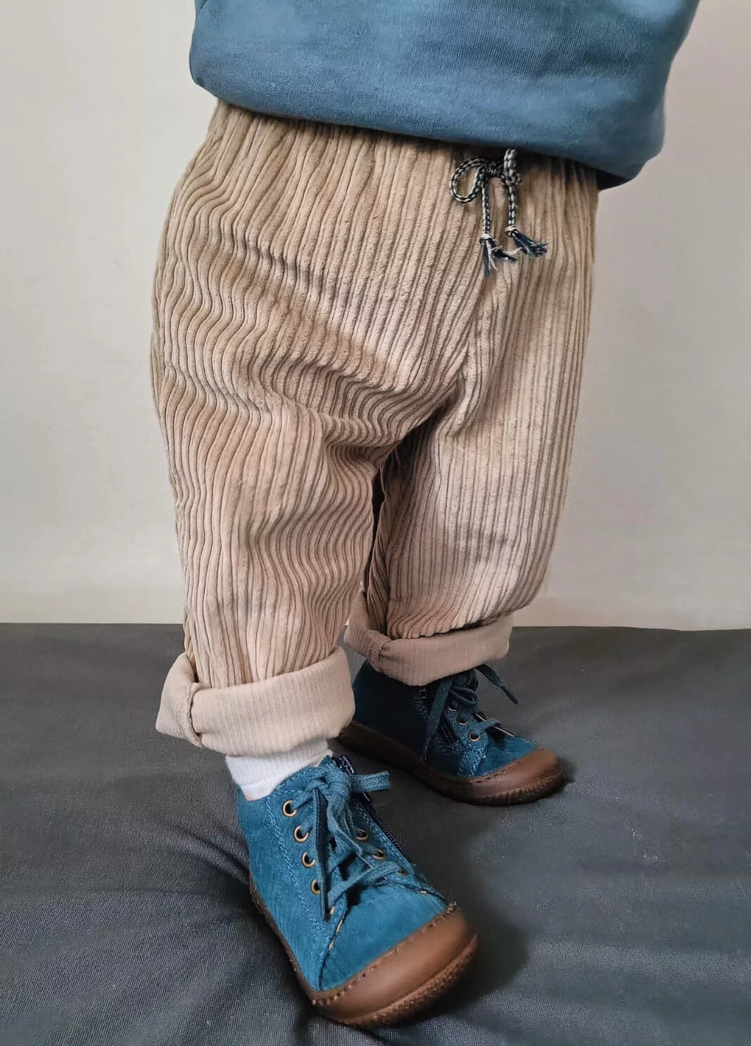 Pantalon bébé velours Sable – Image 2