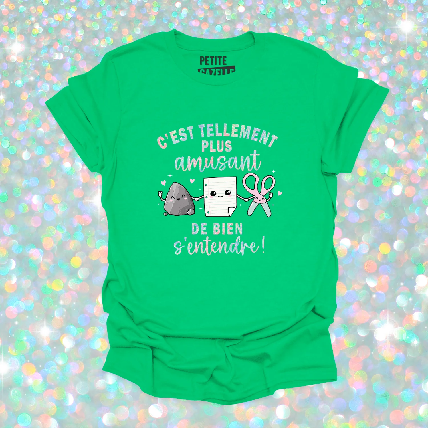 T-SHIRT COL ROND | C'est tellement plus amusant de bien s'entendre (Holographique) – Image 9